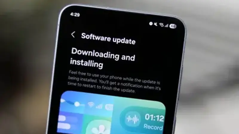 Smartphone showing a software update downloading screen